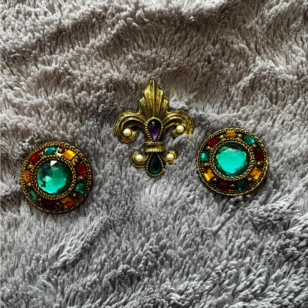 Vintage Style Brooch Set with Gem Accents with earrings.